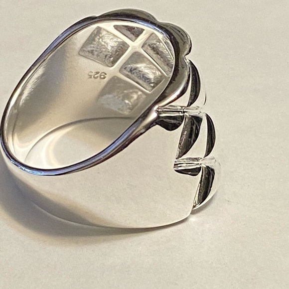 Solid sterling silver .925 ring size 8 - Picture 4 of 6